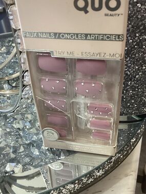 Quo Beauty Mauve Matte Rhinestone Press-On Nails